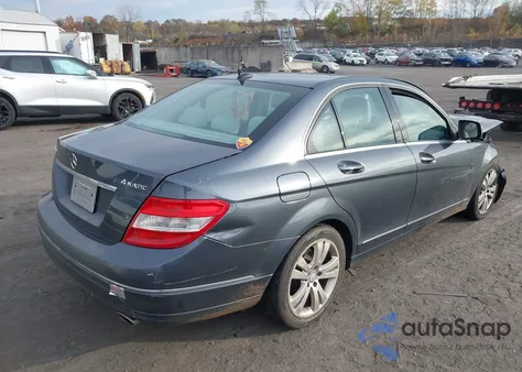 2009 Mercedes-Benz C 300 Luxury 4Matic z USA, uszkodzony, nr VIN WDDGF81X69R068728